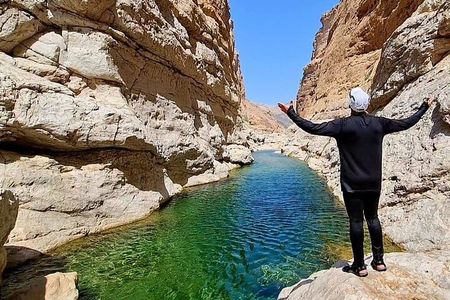 Full-Day Bimmah Sinkhole and Wadi Al Arbeieen Tour