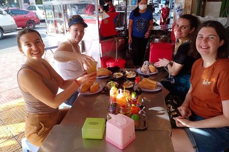 Phnom Penh Local Market & Morning Food Tour Include Drinks