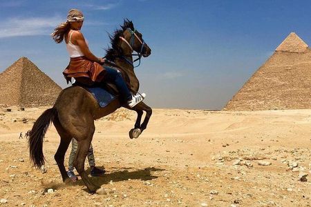 Private Tour to Giza Pyramids, The Sphinx and Cairo Museum 