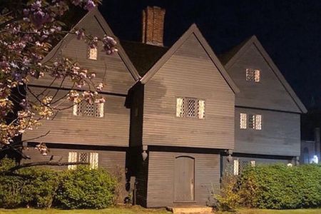 Best Hocus Pocus Movies & More Tour