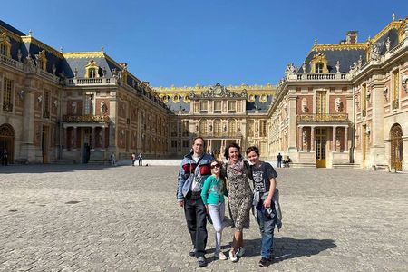Versailles: Semi-Private Guided Tour with Train