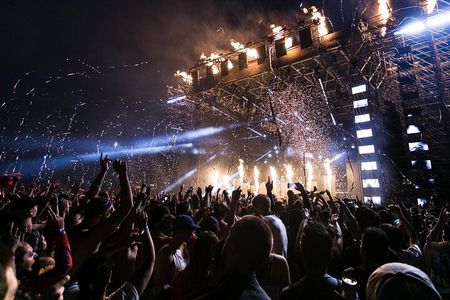 Skip-the-Line at Vegas Clubs with a Party Bus! 