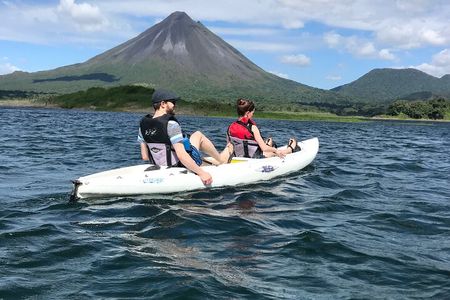 Aventura en Kayak en el Lago Arenal con Guía Local