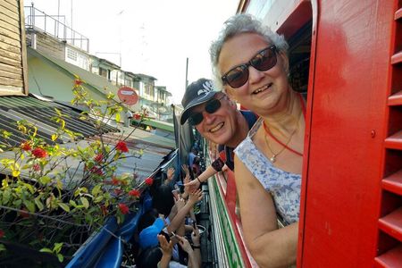 Private tour to Floating & Railway markets (multi-lang: EN ZH ES IT FR DE)