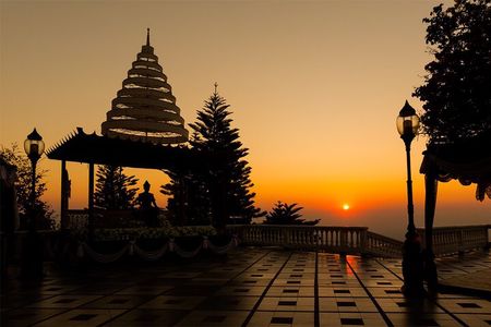 Sunrise Blessing Experience at Doi Suthep with Small Group 