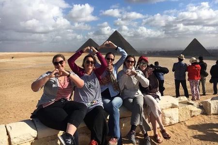 Private Tour Giza Pyramids, Egyptian Museum, Bazar And Lunch 
