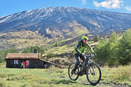 Complete tour of Etna by E-MTB