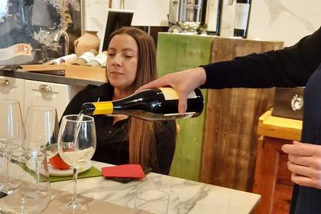 Wine Tasting & Dinner with wine expert in the heart of Florence