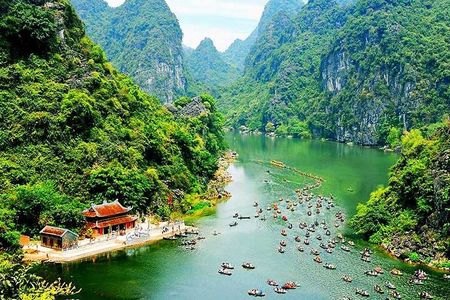 Full-Day Trang An, Hoa Lu and Mua Cave Tour with Lunch