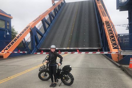 Bike Tour Seattle. 5 star Electric Bike Tour Seattle's waterways