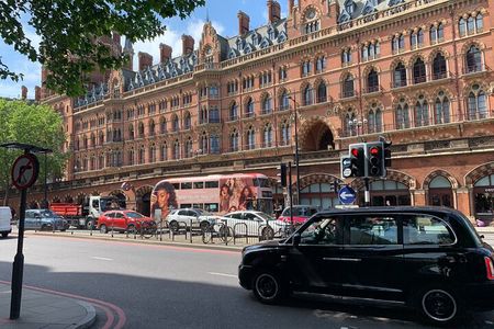 Harry Potter Black Taxi Private Tour of London with Hotel Pickup