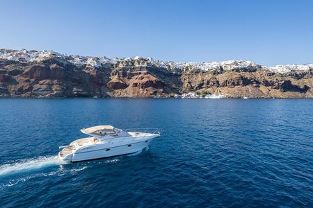 Private all included yacht Tour in Santorini