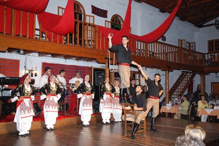 From Heraklion & Malia: Cretan Folklore Night with Buffet 