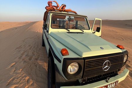 Dubai: Al Marmoom Oasis Vintage Safari: Camels, Stargazing & Meal
