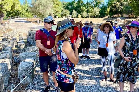 Private local tour of the archaeological site and museum of Olympia