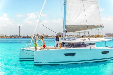 Catamaran to Isla Mujeres Snorkeling Tour with Open Bar and Lunch