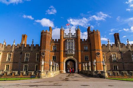 Dark History of the Tudors: Private Tour of Hampton Court Palace