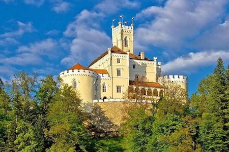 From Zagreb to Castle Trakoscan & Museum of Evolution in Krapina