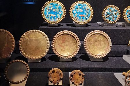 Guided Tour to the Larco Museum and Huaca Pucllana with Dinner or Lunch