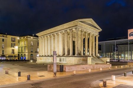 A Private Guided Historical and Cultural Tour in Nîmes