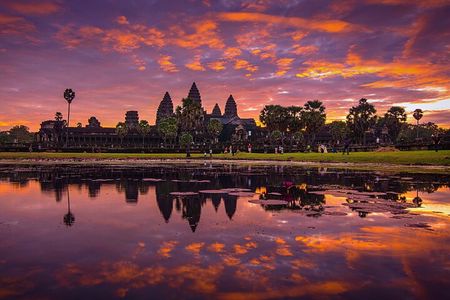 Sunrise at the Temples Angkor wat & Small Group Tour