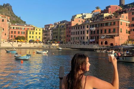 Relaxing Boat Tour with Aperitif in Cinque Terre