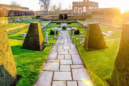 Hampton Court Walking Tour 