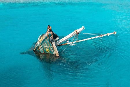 Maafushi: Ship wreck & Nurse shark snorkeling with Dolphin watching