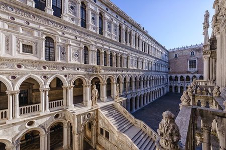 Venice: Doge's Palace Guided Tour With Tickets & Optional Gondola