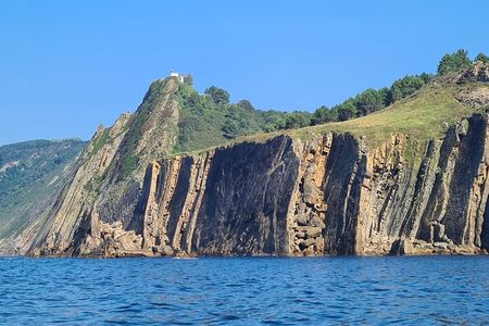 "2 bays, mornings, afternoons, sunset with a glass of cava