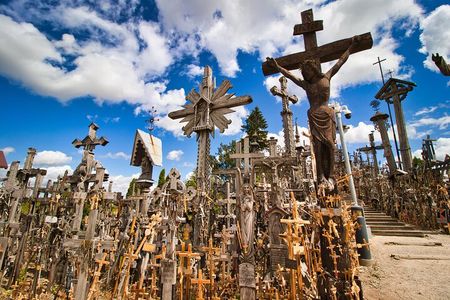 From Riga: Hill of Crosses & Enchanting Jelgava Group Tour