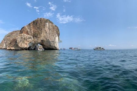 Puerto Vallarta snorkel tour at Los Arcos