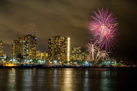 Waikiki Friday Fireworks Cruise with E Sea Diver (Shuttle Option)