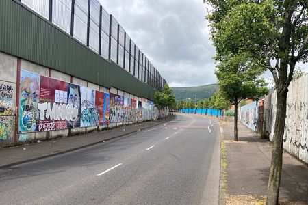 Belfast Troubles Tour: Walls and Bridges