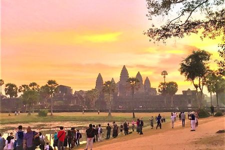 Personalized Angkor Wat Sunrise Guided Tour by TukTuk