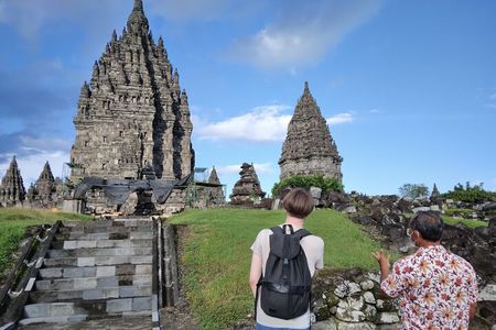 Yogyakarta: Borobudur Top Access (Ticket Assistance) & Prambanan