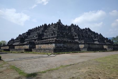 Yogyakarta: Borobudur Top Access (Ticket Assistance) & Selogriyo