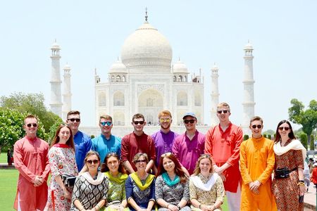 Agra Sightseeing and Shopping: Guided Tour by Private Car