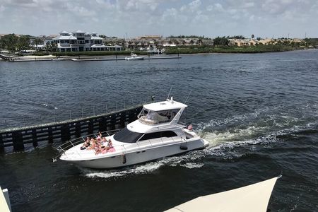  Yacht Charter in Palm Beach with Crew 