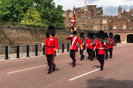 Changing of the Guard Walking Tour