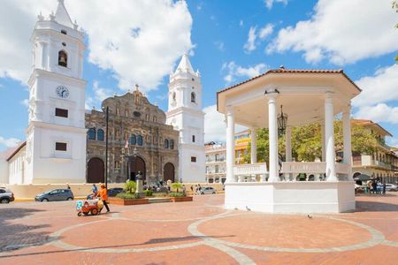 Walking tour through the Hidden treasures and gems of Casco Viejo