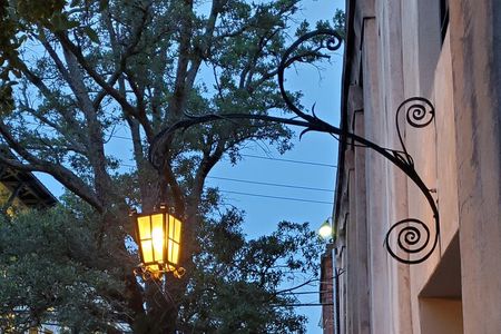 Pirates, Patriots & Prohibition - Private Evening Walking Tour of Charleston