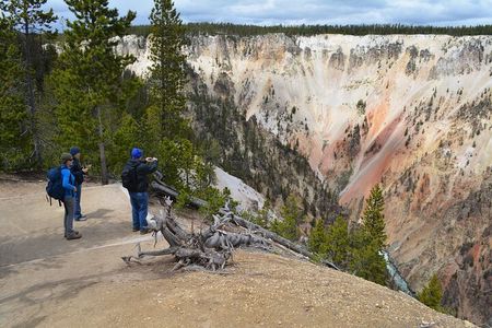 Private Full-Day Grand Canyon of Yellowstone Hiking Adventure 