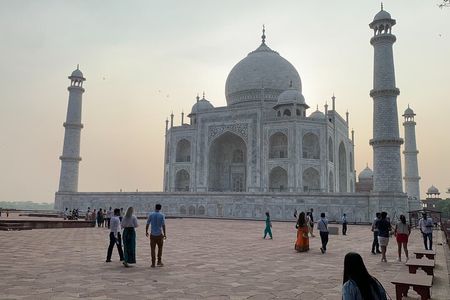  Private Sunrise Taj Mahal and Agra Fort Tour From Delhi To Agra- by AC Car
