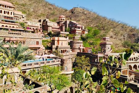 Neemrana Fort visit with Lunch From Delhi