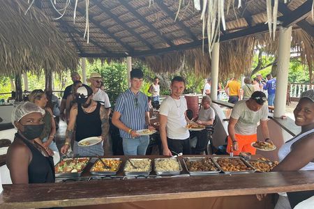 discovery and adventure of the local Dominican life in small group