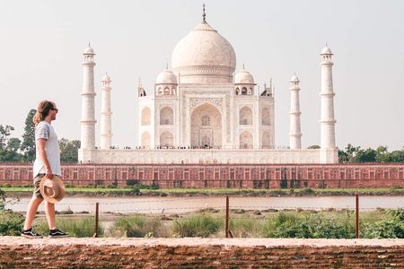 2-Days Private Taj Mahal Sunrise Tour from Mumbai by Round Trip Flights