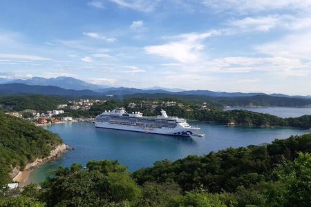 The bays of Huatulco and it's beautiful surrounding areas by land