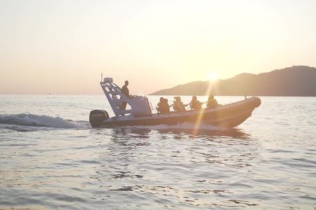 Bowen Island Dinner and Zodiac Boat Tour by Vancouver Water Adventures