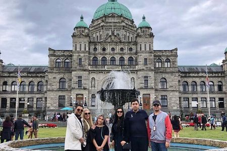 Private Vancouver to Victoria and Butchart Gardens with luggage